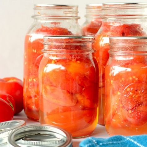 How to Can Tomatoes~ A quick step-by-step guide to canning tomatoes with video tutorial perfect for beginners. If you have a bumper crop of tomatoes, this is how you can preserve your bounty. Canning Tomatoes For Beginners, Homemade Tomato Juice, Can Tomatoes, Canning Tomatoes, Just Bake, Tomato Juice, How To Can Tomatoes, Canning Recipes, Quick Guide