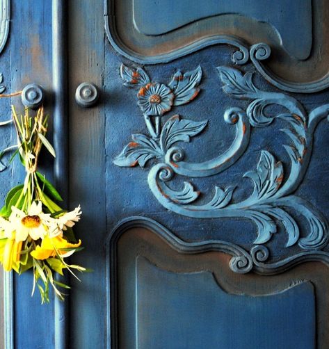 Armoire Painted, Commode Shabby Chic, Napoleonic Blue, Blue Painted Furniture, Chalk Paint Wax, Chalk Paint Colors, Annie Sloan Paints, Blue Furniture, Shabby Chic Dresser