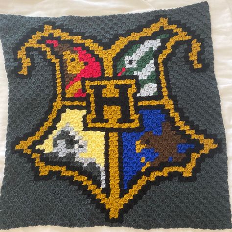 C2c Harry Potter, Crochet Hogwarts, Harry Potter C2c, Crochet Intermediate, Harry Potter Knit, Harry Potter Blanket, Harry Potter Quilt, Crochet Blanket Edging, Harry Potter Crochet