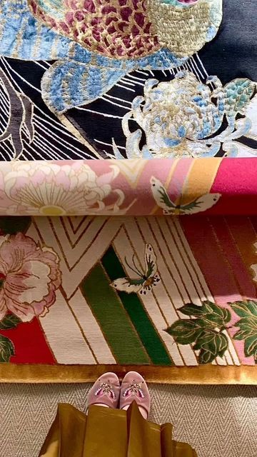 Wendy Morrison Design on Instagram: "Our joyful hand knotted Shanghai Blossom, and we actually have one in stock for a pre Christmas delivery……🌸💕 A multi-colour bold angular herringbone design wool base with highlights in shimmering gold silk and softened ever so delicately with the floral details of chrysanthemums, lotus flowers and peony roses. #joy #whatsyourjoy #joyfulinteriors #floordecor #handknottedrugs #luxuryrugs #heirloorugs #artdeco #interiordecor #interiorinspo #colourfuldecor #max Wendy Morrison, Peony Roses, Pre Christmas, Herringbone Design, Peony Rose, Maximalist Decor, Lotus Flowers, Gold Silk, Timeless Art