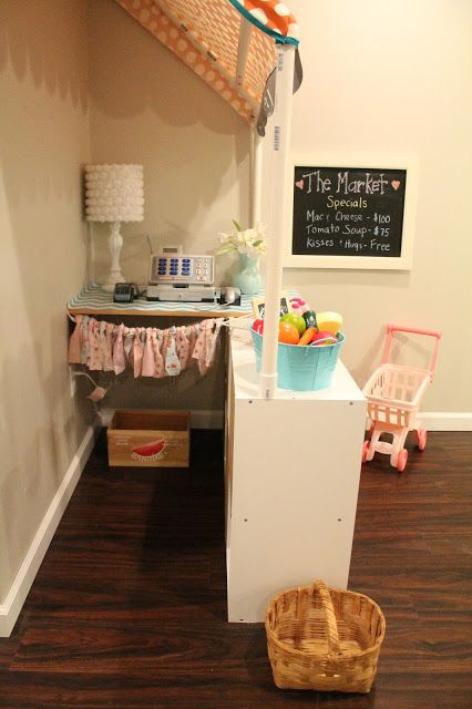 The Market: Grocery Store for Kids - welcometothemousehouse.com Diy Kids Grocery Store, Kids Market Stand, Kids Play Store, Kids Grocery Store, Play Grocery Store, Kids Market, Diy Playroom, Store For Kids, Girls Playroom