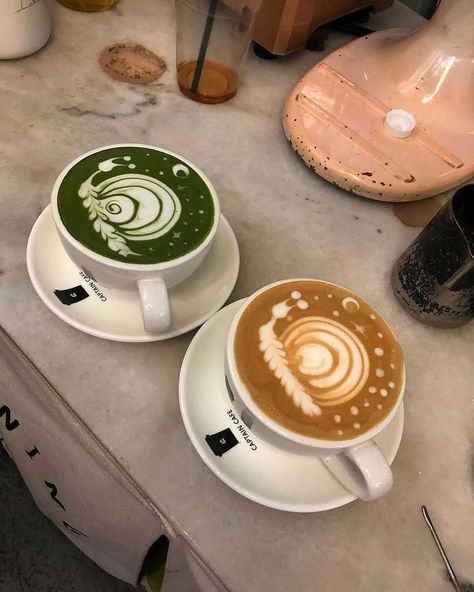 Coffee to Go on Instagram: “How incredible is this snail latte art! What would you rate it out of 10? 🐌☕️ 📸: @barista_huu …………….. Sent a coffee dm and become part of…” Coffee Latte Art, Foam Art, Cafe Art, Coffee To Go, Pretty Drinks, Cafe Latte, Iced Latte, Coffee Design, Coffee Accessories