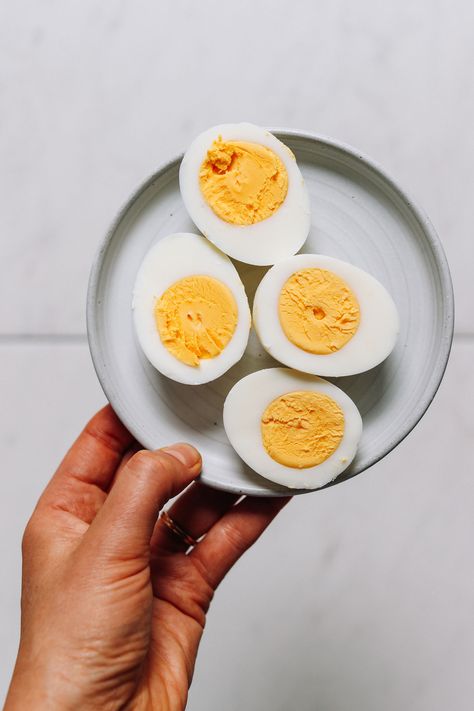 PERFECT Hard Boiled Eggs EVERY TIME! Easy to peel, hassle free, FAST! #recipe #minimalistbaker #eggs #hardboiledeggs #glutenfree Steamed Hard Boiled Eggs, Egg And Grapefruit Diet, Boiled Egg Recipes, Hard Boiled Egg Recipes, Boil Eggs, Making Hard Boiled Eggs, Protein Rich Snacks, Perfect Hard Boiled Eggs, Egg Diet Plan