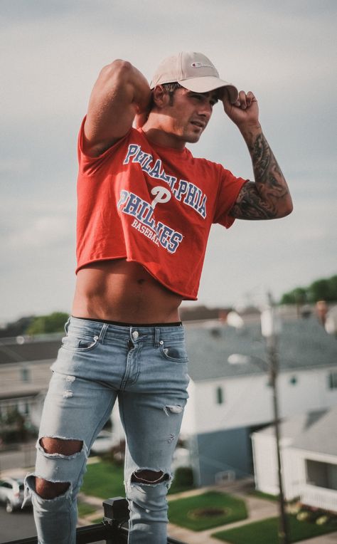 Crop Top Guy, Unisex Fashion Style, Mens Crop Tops, Gender Neutral Outfits, Crop Top Men, Boys In Crop Tops, Mens Crop Top, Neutral Outfits, Gay Fashion