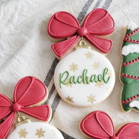 Cute Cookies Decorated, Christmas Lights Cookies Decorated, Elf Christmas Cookies Decorated, Christmas Name Cookies, Cookie Lollipops, Christmas Cookies With Names, December Cookies, Beauty Cookies, Fun Decorated Cookies