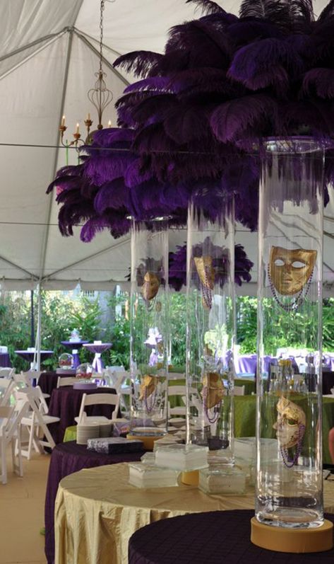 You Are Going To Love These Amazing Mardi Gras Centerpieces!  They Are Filled With Feathers Masks And Beads! Such An Inspiring Look. Halloween Party Appetizers Easy, Thanksgiving Table Settings Elegant, Mascarade Party, Halloween Appetizers Easy, Mardi Gras Wedding, Masquerade Party Decorations, Mardi Gras Centerpieces, Halloween Party Appetizers, Masquerade Theme