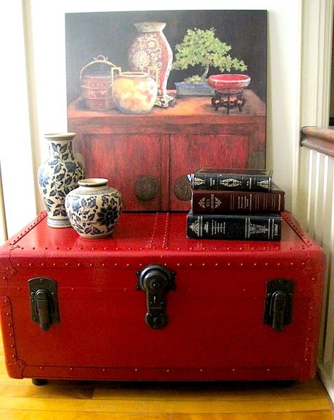 Painted old trunk - beautiful in red... Guess what I'm doing on my day off? Steamer Trunk Coffee Table, Trunk Makeover, Suitcase Decor, Antique Steamer Trunk, Metal Trunks, Painted Trunk, Old Trunks, Coffee Table Trunk, Antique Trunk