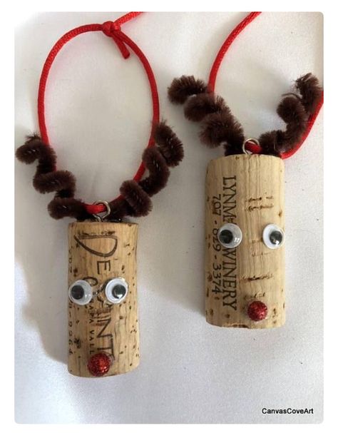 Wine Cork Crafts Christmas, Cork Christmas, Cork Crafts Christmas, Xmas Gift Tags, Wine Bottle Charms, Cork Ideas, Reindeer Christmas Tree, Wine Cork Ornaments, Cute Ornaments