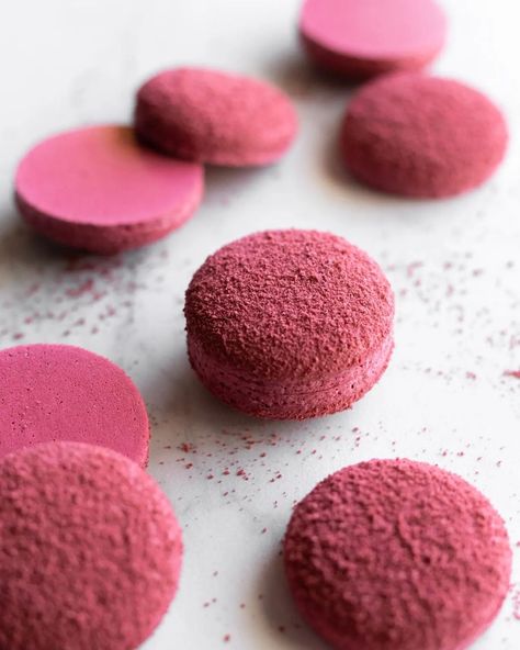 Macaron Decoration, Red Velvet Macarons, Dessert Decoration, Food Processor, A Color, Meringue, Macarons, A Food, Red Velvet