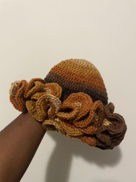 Abstract Crochet, Ruffle Hat, Brown Ombre, Crochet Stuff, Crochet Headband, Crochet Crafts, Crochet Ideas, Knitting Projects, Crochet Clothes