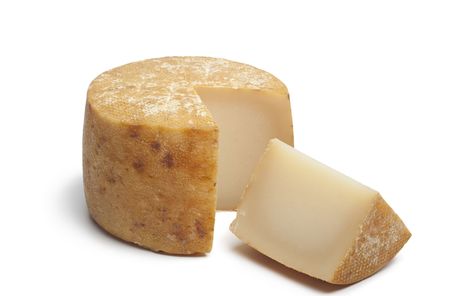 Did you know what is Pecorino cheese correct pronunciation in italian? Discover definition of Pecorino cheese and find out more about the most common italian food words! Anti Angiogenic Foods, Basil Salt, Sheep Cheese, Italian Word, Cooked Pasta, Pecorino Cheese, Cheese Making, Yellow Foods, Homemade Cheese