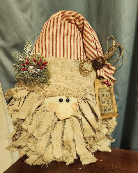 Primitive Gnomes Diy, Primitive Christmas Crafts, Primitive Christmas Decorating, Santa Crafts, Primitive Santa, Country Christmas Decorations, Santa Figurines, Christmas Themes Decorations, Cute Santa