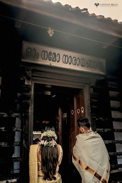 Kerala Wedding Aesthetic, Kerala Temple Wedding, Kerala Wedding Couple, Mallu Wedding, South Indian Engagement, Tamil Aesthetic, Indian Wedding Aesthetic, Old Fashioned Love, Kerala Wedding