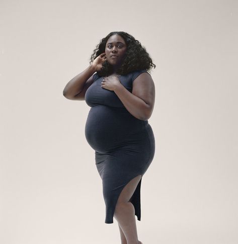 8UyDanielle Brooks Says There’s a Big Mispconception When It Comes to Plus-Size Pregnancy Style Plus Size Pregnancy Belly Week By Week, Easy Pregnancy Outfits, Plus Size Pregnancy Fashion, Pregnancy Black Women, Plus Size Baby Bump, Midsize Pregnancy, Plus Size Pregnancy Outfits, Plus Size Maternity Outfits, Plus Size Maternity Fashion