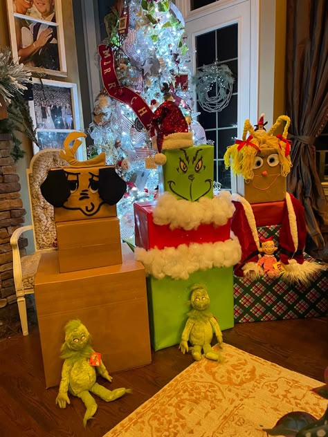 #Grinch 
#Cindy Lou
#Max Grinch Presents Tower, Christmas Tower, Xmas Display, Christmas Gift Themes, Christmas Wrapping Diy, Grinch Tree, Xmas Gift Wrap, Gift Towers, Grinch Christmas Decorations