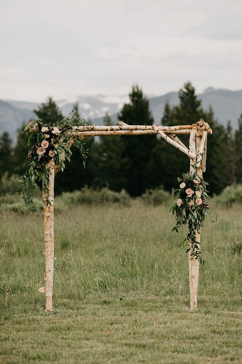 Birch Wedding Arch Flowers, Birch Wood Wedding Arch, Wedding Arch Wood Diy, Birch Wedding Arch Diy, Wedding Arch Tree Branches, Aspen Wedding Arch, White Birch Arch Wedding, Birch Wedding Arbor, Aspen Tree Wedding Arch