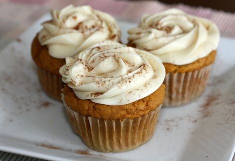 Pumpkin Spice Cupcakes – my eggless world Pumpkin Muffins Without Eggs, Muffins Without Eggs, Cupcakes Without Eggs, Eggless Vanilla Cupcakes, Pumpkin Cream Cheese Bread, Muffins Pumpkin, Cupcake Cream, Pumpkin Whoopie Pies, Cream Cheese Bread