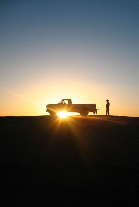 Michael Ray, Cowboy Aesthetic, Farm Photography, Ford F100, A Truck, Sunset Pictures, Car Photography, Country Life, Farm Life