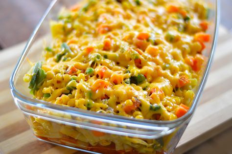 Pilchards-and-Star-Macaroni-Bake Salmon Pasta Bake, Macaroni Bake, Tuna Fish Recipes, Fish Cakes Recipe, Macaroni Recipes, Cheap Easy Meals, Baked Pasta Recipes, Tuna Recipes, Homemade Cake Recipes