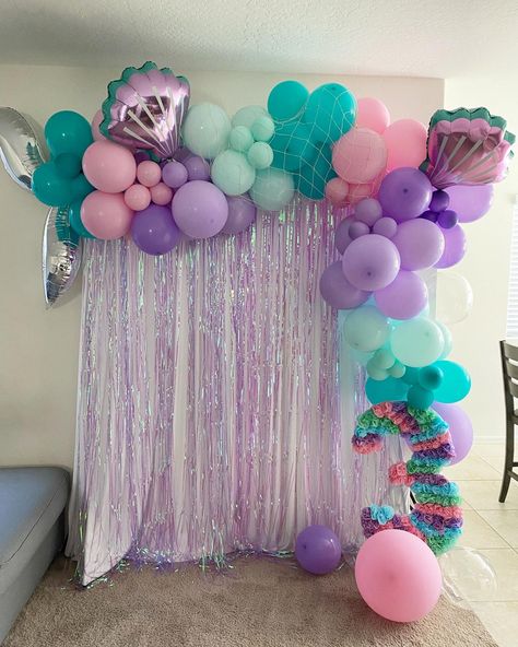 Ariel Birthday Decorations, Ariel Pool Birthday Party, Simple Mermaid Birthday Decorations, Let’s Shellebrate Birthday, Mermaid Bday Party Ideas, Ariel Theme Cake, Diy Mermaid Backdrop, Mermaid Backdrop Ideas, Ariel Decorations