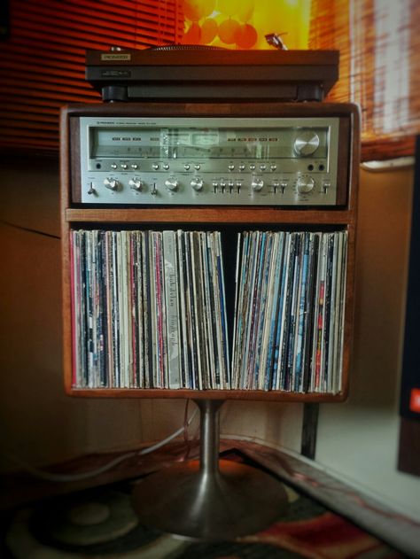 My Pioneer SX 1050 With custom made oak console made by me JBL L40T3 Polk sub Audiophile Listening Room Vintage, 70s Rooms, Vintage Console Stereo, Modern Music Room, Vinyl Setup, Vintage Stereo Console, Vinyl Record Room, 70s Radio Station, Stereo Equipment