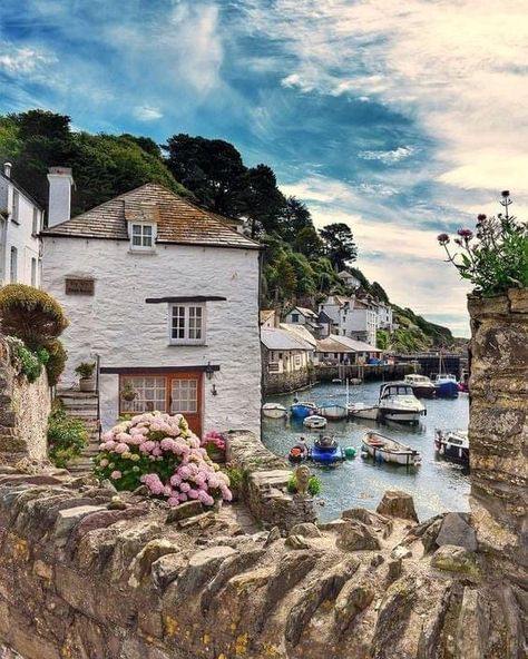 Polperro Cornwall, Devon And Cornwall, Seaside Village, Cornwall England, Picture Postcards, Seaside Towns, Beautiful Villages, Fishing Villages, English Countryside