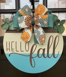 Round Welcome Sign, Fall Door Decor, Round Signs, Fall Door Hanger, Door Hangers Diy, Board Signs, Door Signs Diy, Pumpkin Door Hanger, Wood Wreath