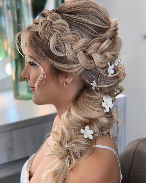 Braided Halo Hairstyle, Side Braid Wedding, Braided Wedding Hair, Glamorous Wedding Hair, Wedding Hair Side, Bridal Braids, Wedding Hair Up, Wedding Hair Ideas, Braided Hairstyles For Wedding