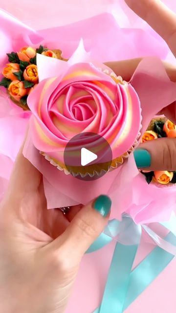 Cupcake Flowers Tutorial, Diy Cupcake Bouquet, Edible Flowers Cupcakes, How To Decorate Cupcakes Like Flowers, Cupcakes For Mother's Day, How To Make Cupcake Bouquets, Flower Tips For Frosting, Cupcake Flower Bouquet Tutorial, Easy Cupcake Bouquet