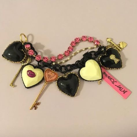 Authentic Betsey Johnson Iconic Large Heart/Keys Statement Toggle Bracelet Features: Double Row Bracelet 1st Row: Pearls On Brushed Metal Black Chain 2nd Row: Large Pink Crystal Rhinestones Assorted Heart & Key Charms Large Puff Hearts Measure 1.5" X 1.5" Gold & Black Tone Metal Toggle Closure Length: 7" Imported Key Bracelet, Key Charms, Betsey Johnson Earrings, Black Jewel, Heart Key, Large Heart, Puffed Heart, Toggle Bracelet, Funky Jewelry