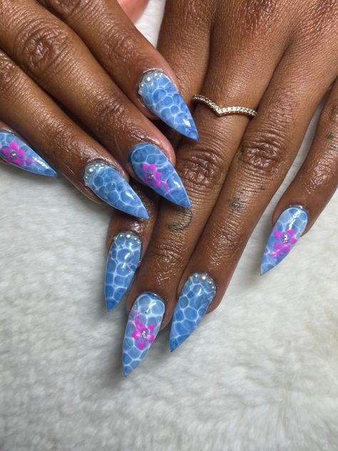 Perfect inspo for the summer Coral Reef Nails, Under The Sea Nails, Summer Beach Nails, Sea Nail Art, Cruise Nails, Sea Nails, Under Sea, Summer Nails Beach, Tropical Nails