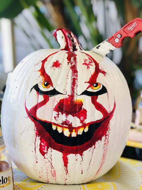 Pumpkin Drawing Scary, Hilarious Pumpkin Painting Ideas, Pop Culture Pumpkin Carving Ideas, Cool Halloween Pumpkin Painting Ideas, Chucky Pumpkin, Scary Pumkins Ideas Painted, Large Pumpkin Painting Ideas, Spooky Pumpkin Painting Ideas Scream, Penny Wise Pumpkin