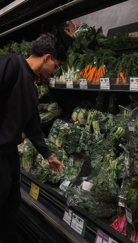 boyfriend date night grocery plants food, aesthetic, pinterest Man Grocery Shopping Aesthetic, Grocery Shopping With Boyfriend, Grocery Shopping Aesthetic Couple, Shopping With Boyfriend Aesthetic, Slang Captions, Couple Grocery Shopping, Grocery Date, Ambivert Aesthetic, Extrovert Aesthetic