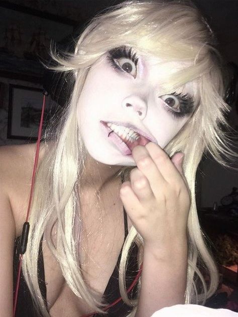 fr906k Blonde Goth, Nero Dmc, Alternative Makeup, Cool Makeup Looks, Goth Makeup, Cute Selfie Ideas, Pretty Selfies, Pretty Makeup, Cute Makeup