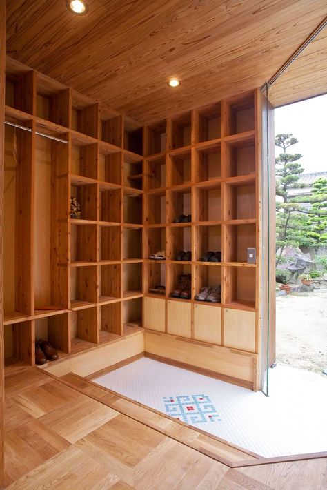 Shelf-Pod by Kazuya Morita Architecture Studio | HomeDSGN, a daily source for inspiration and fresh ideas on interior design and home decoration. Japanese Entryway, Japanese Home Design, Pod House, Japanese Style House, Beautiful Entryways, Wooden Porch, Asian Homes, Asian Home Decor, Architecture Studio