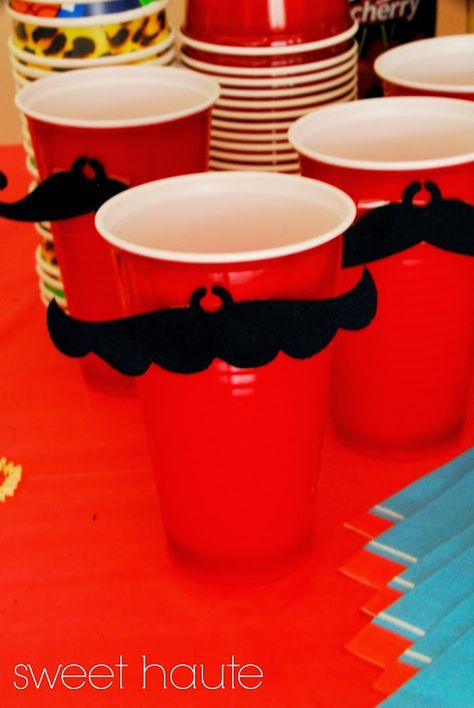 Mario Mustache, Super Mario Brothers Party, Mario Kart Party, Mario Bros Birthday Party Ideas, Cinema Party, Party Decor Diy, Party Favor Cups, Super Mario Bros Birthday Party, Mario E Luigi