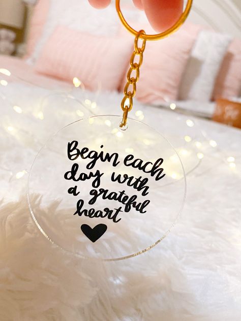 Quotes Keychain, Cricut Engraved Acrylic Keychain, Cute Keychain Sayings, Acrylic Key Chains With Vinyl, Clear Keychain, Phrase Keychain, Cricut Keychains, Circuit Joy, Diy Resin Keychain