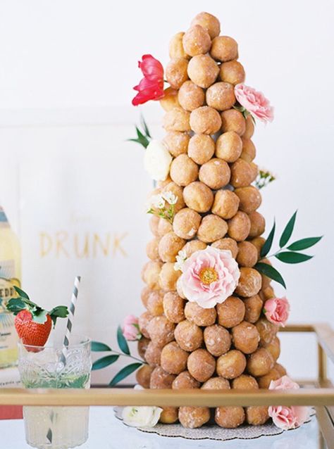 DONUT TOWER Brunch Dessert Table, Doughnut Wedding Cake, Cake Alternatives, Alternative Wedding Cakes, Donut Tower, Brunch Desserts, Wedding Cake Alternatives, Donut Birthday Parties, Spring Brunch