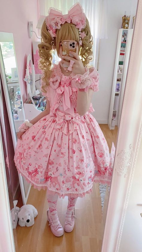 credits to candy,carnival on IG Pink Japanese Fashion, Sweet Like Candy Outfit, Candy Outfit Ideas, Candy Outfit, Harajuku Dress, Candy Dress, Hime Gyaru, Lolita Outfits, Gyaru Fashion