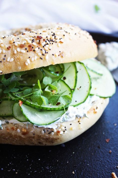 Healthy Bagel Sandwich, Healthy Bagel, Cream Cheese Spread Recipes, Cheese Spread Recipes, Bagel Breakfast Sandwich, Sloppy Joe, Cheese Bagels, Cucumber Sandwiches, Bagel Cream Cheese