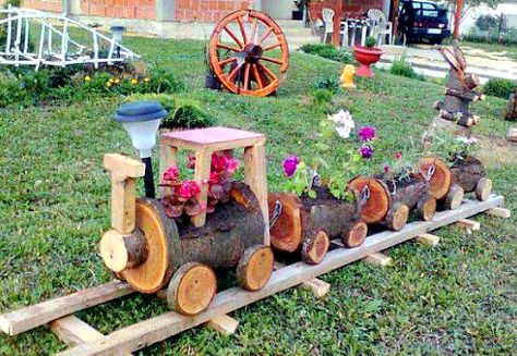 train planter made from wood logs | Ducks 'n a Row: 13 Amazing Planters For Your Flower Garden Log Planter, Garden Trains, Creative Planter, Planter Project, Old Crates, Beautiful Yards, Wood Logs, Wooden Flowers, Deco Floral