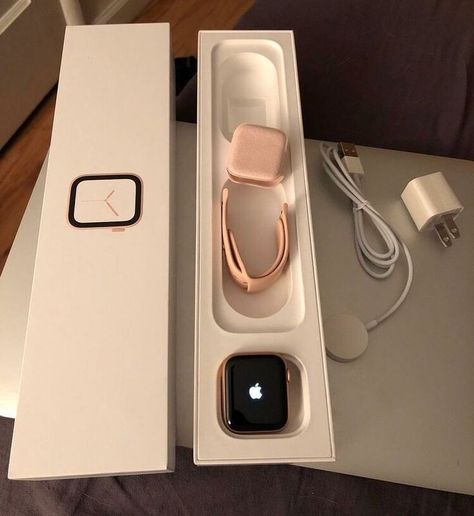 Apple Watch Unboxing, Gucci Apple Watch Band, Tissot Mens Watch, Apple Watch Fashion, Rose Gold Apple Watch, Gold Apple Watch, Iphone Obsession, Apple Watch Accessories, Office Desktop