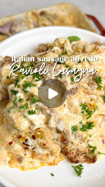 Mallory Austin | Food Blogger on Instagram: "Get in on these big backtivities. Sausage alfredo ravioli lasagna is one of the most outrageously good meals you’ll make. Plus, it’s easy and we love that.  ✨Recipe linked in my bio✨  Layers of creamy alfredo sauce, fresh mozzarella, italian sausage and tender ravioli are baked until bubbly in this decadent and cozy dinner recipe. If you’re looking for a lazy version, just use quality jarred alfredo sauce from the store.  #alfredo #sausagealfredo #raviolilasagna #easydinnerideas #easymealideas #pastarecipe #ravioli #dinnerrecipes" Alfredo Ravioli, Sausage Ravioli, Jarred Alfredo Sauce, Sausage Alfredo, Ravioli Recipes, Cabbage Recipes Healthy, Creamy Alfredo Sauce, Baby Dinner, Ravioli Lasagna