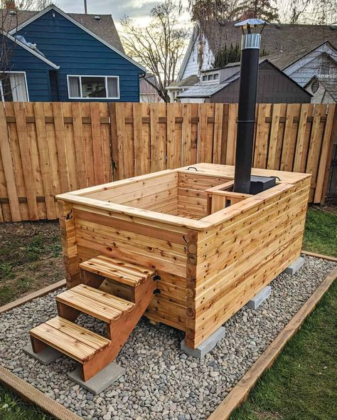 DIY: Wood-Fired Hot Tubs - 1859 Oregon's Magazine Outdoor Diy Hot Tub Ideas, Diy Outdoor Hot Tub, Pallet Hot Tub, Diy Bath Tub Ideas, Trough Hot Tub Diy, Diy Hot Tubs, Outside Hot Tub, Build Hot Tub, Fire Hot Tub