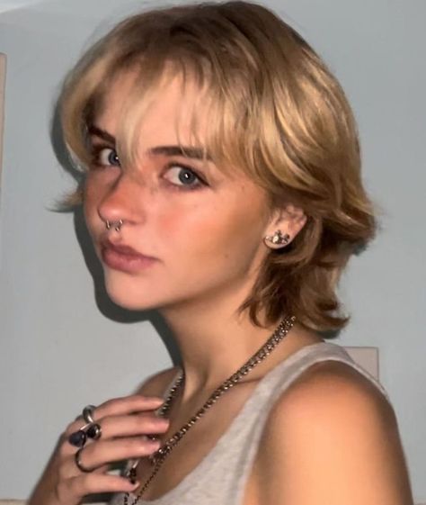 Haircuts Straight Hair Short, Straight Hair Short, Best Short Hair, Androgynous Hair, Short Grunge Hair, Shaggy Short Hair, Really Short Hair, Hair Inspiration Short, Short Haircuts For Women