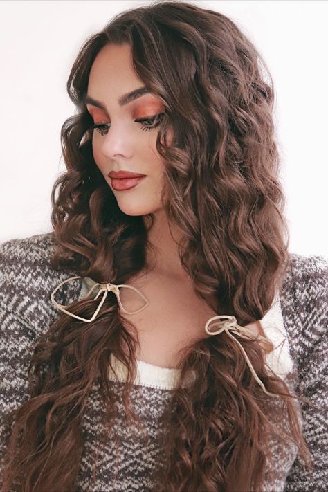 Hairstyle For Long Curly Hair, Summer Curly Hairstyles, Big Brows, Jackie Wyers, Ribbon Curls, Curly Hair Ponytail, Light Curls, Side Swept Curls, Messy Curls