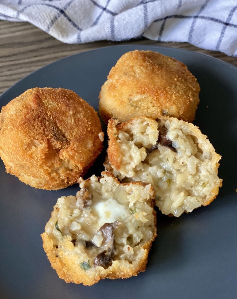 Truffle Arancini, Leftover Risotto, Mushroom Truffle, Truffle Risotto, Arancini Balls, Risotto Balls, Truffle Cheese, Arancini Recipe, Movie Night Food