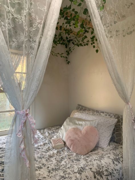 Cozy Room Decor, Pretty Room, Dreamy Room, Room Design Bedroom, Room Makeover Bedroom, Dream Room Inspiration, Pink Room, Room Makeover Inspiration, Cute Room Decor