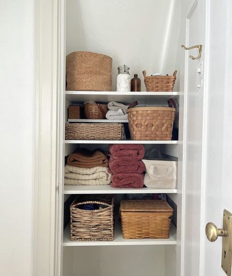 Medicine Storage Ideas Organizations, Linen Closet Aesthetic, Minimalist Linen Closet, Vintage Storage Ideas, You Organization, Farmhouse Linen Closet, Open Closet Organization, Linen Closet Design, Apartment Bathroom Organization