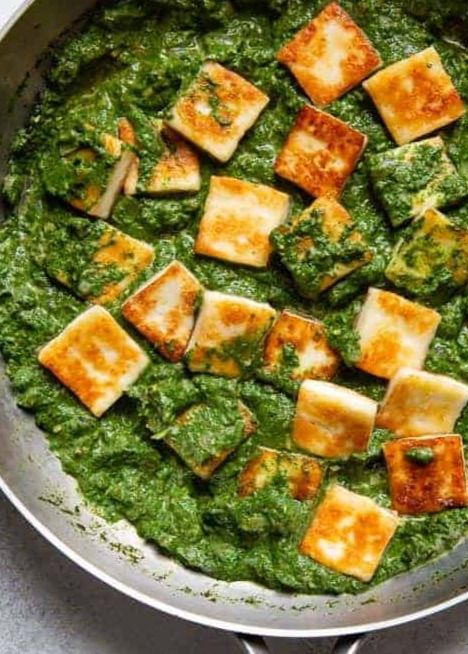 Saag Paneer Recipe, Palak Paneer Recipe, Garlic Naan Recipe, Creamed Spinach Recipe, Saag Paneer, Paneer Cheese, Paneer Dishes, Paneer Recipe, Vegetarian Indian